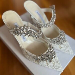Manolo Blahnik
Lurum 90 Embellished Lace Mules